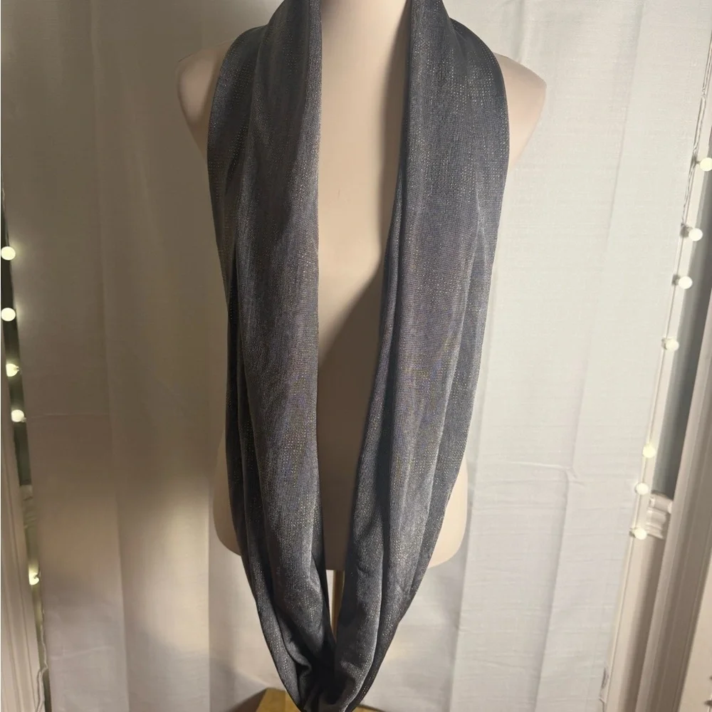 Sholdit Versatile Gray Infinity Scarf Soft Lightweight Accessory with Pocket